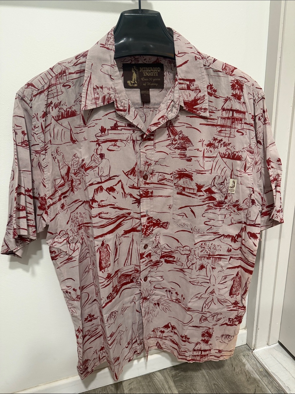 Rare late 70s Hinano Tahiti  Men's Short/sShirt in Light blush  and burgundy